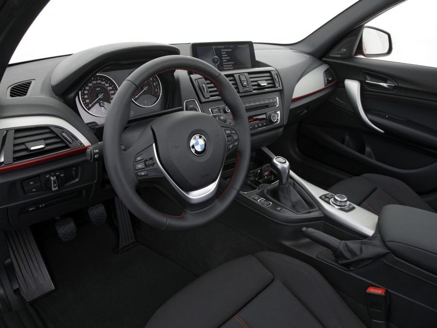  BMW 118i 5-Door Sport Line 2011 года  (фото 22 из 31)
